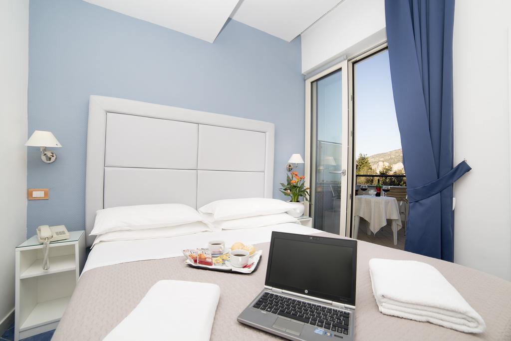Hotel Club (Adults Only) Сант'Агнело Екстериор снимка
