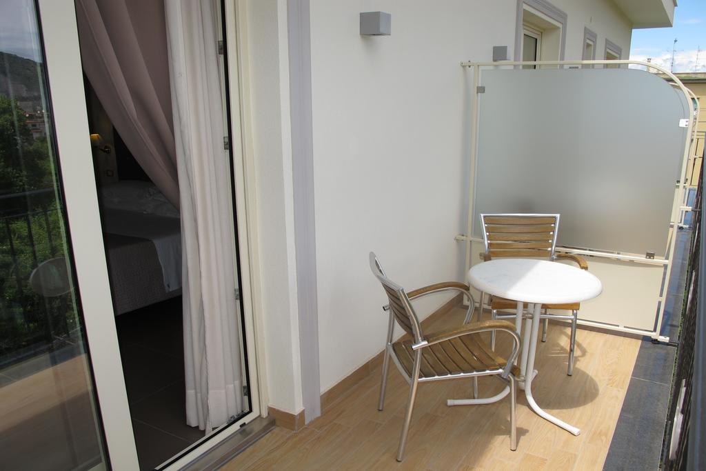 Hotel Club (Adults Only) Сант'Агнело Екстериор снимка